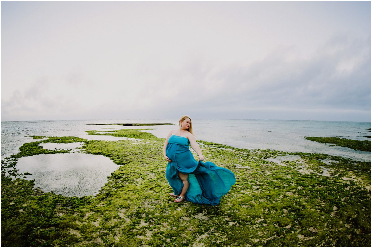 Okinawa Pregnancy Photographer at low tide at the ocean
