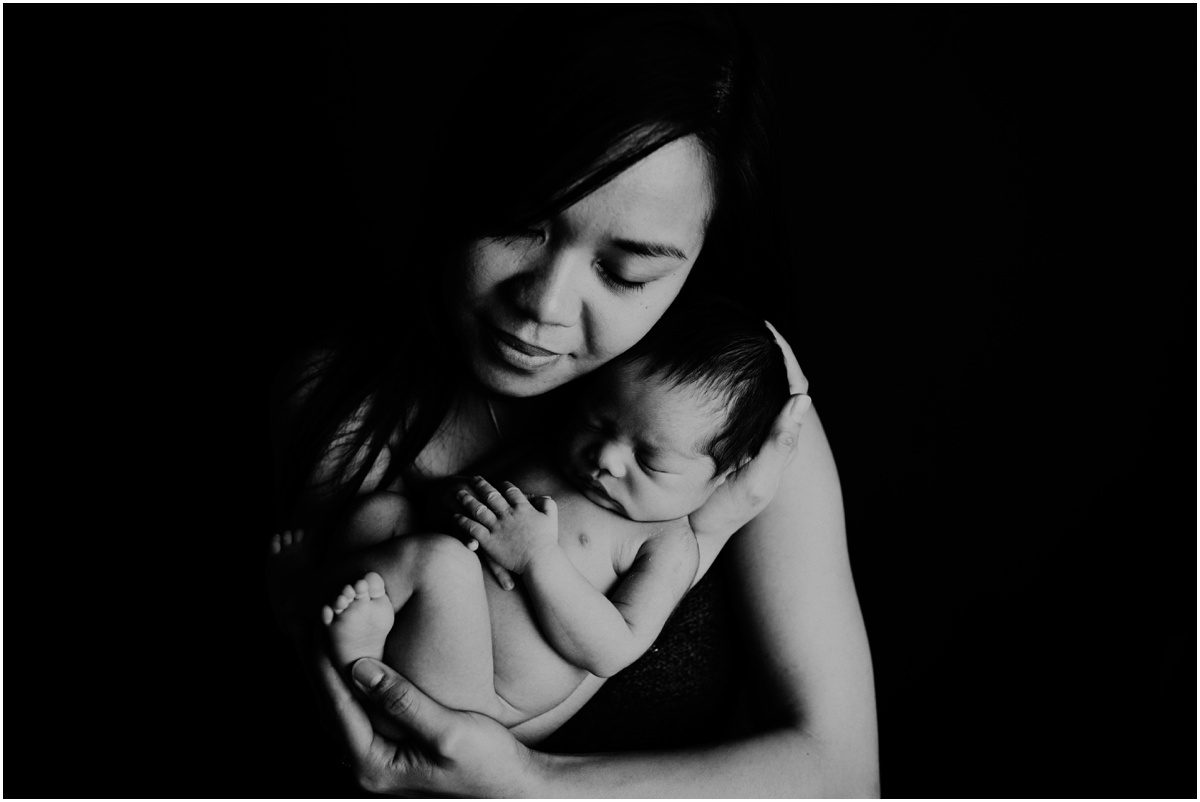 Okinawa Newborn Boy Photographer black and white mother