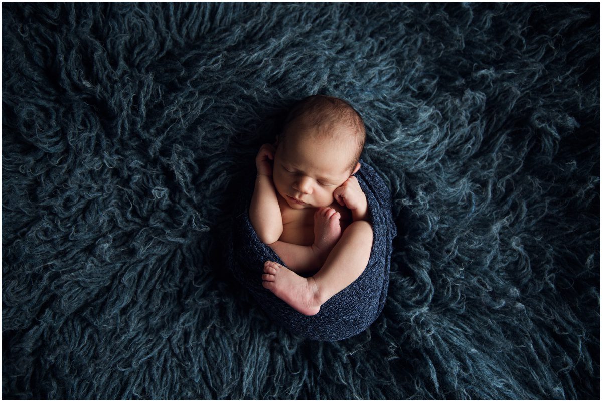 Newborn Photographer Okinawa blue background baby