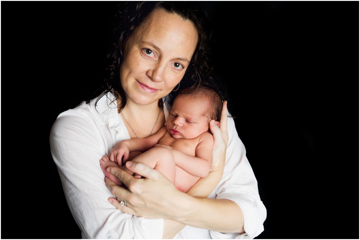 Newborn Photographer Okinawa mother portrait