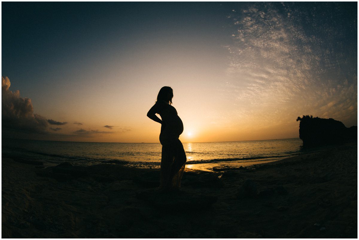 natural-light-beach-maternity sunset silhouette 