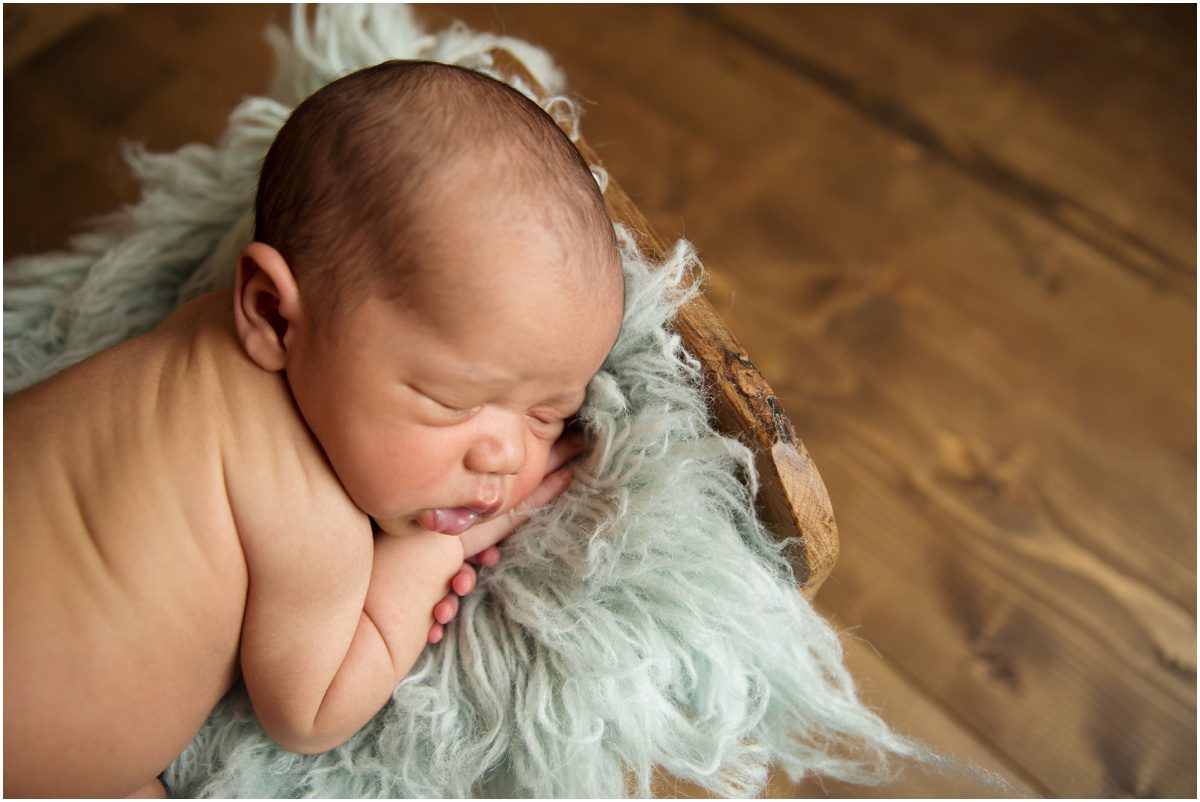 orange-studio-newborn-photographer flokati blue