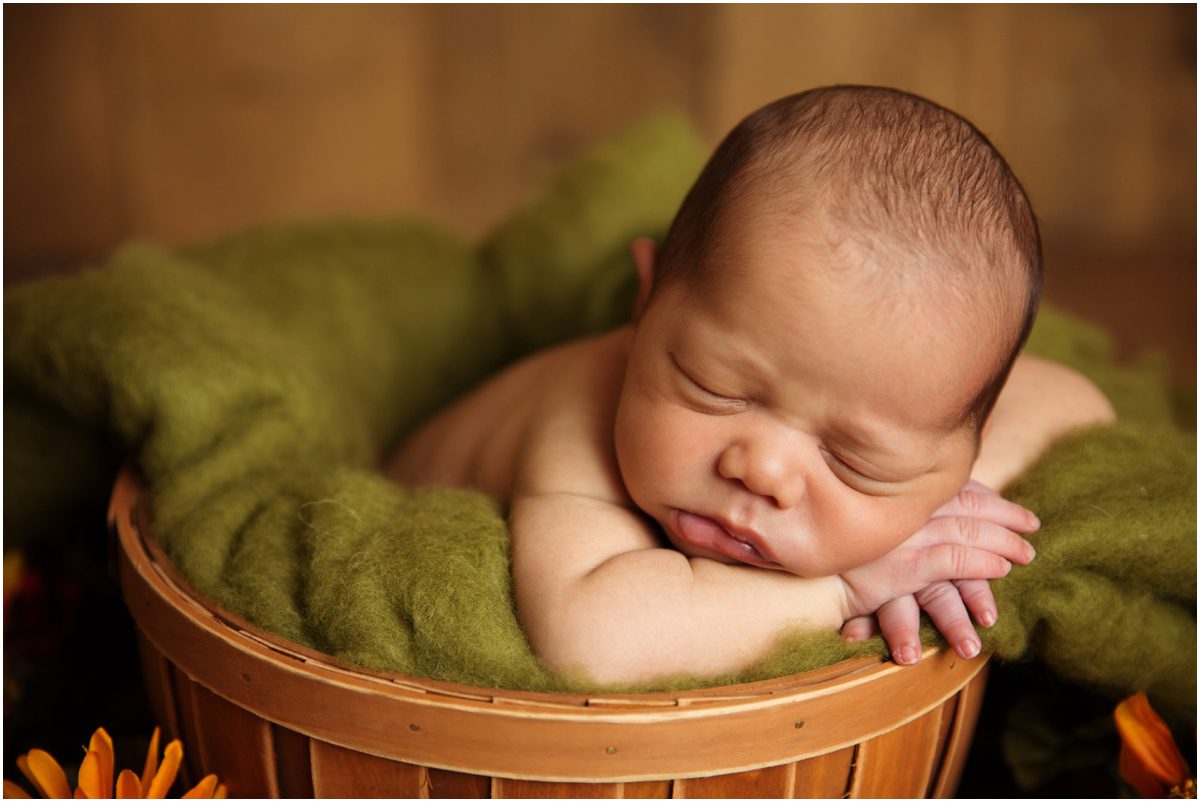 baby boy orange-studio-newborn-photographer