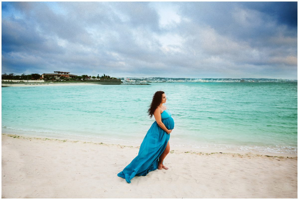 blue ocean water Allentown, PA Maternity Photographer