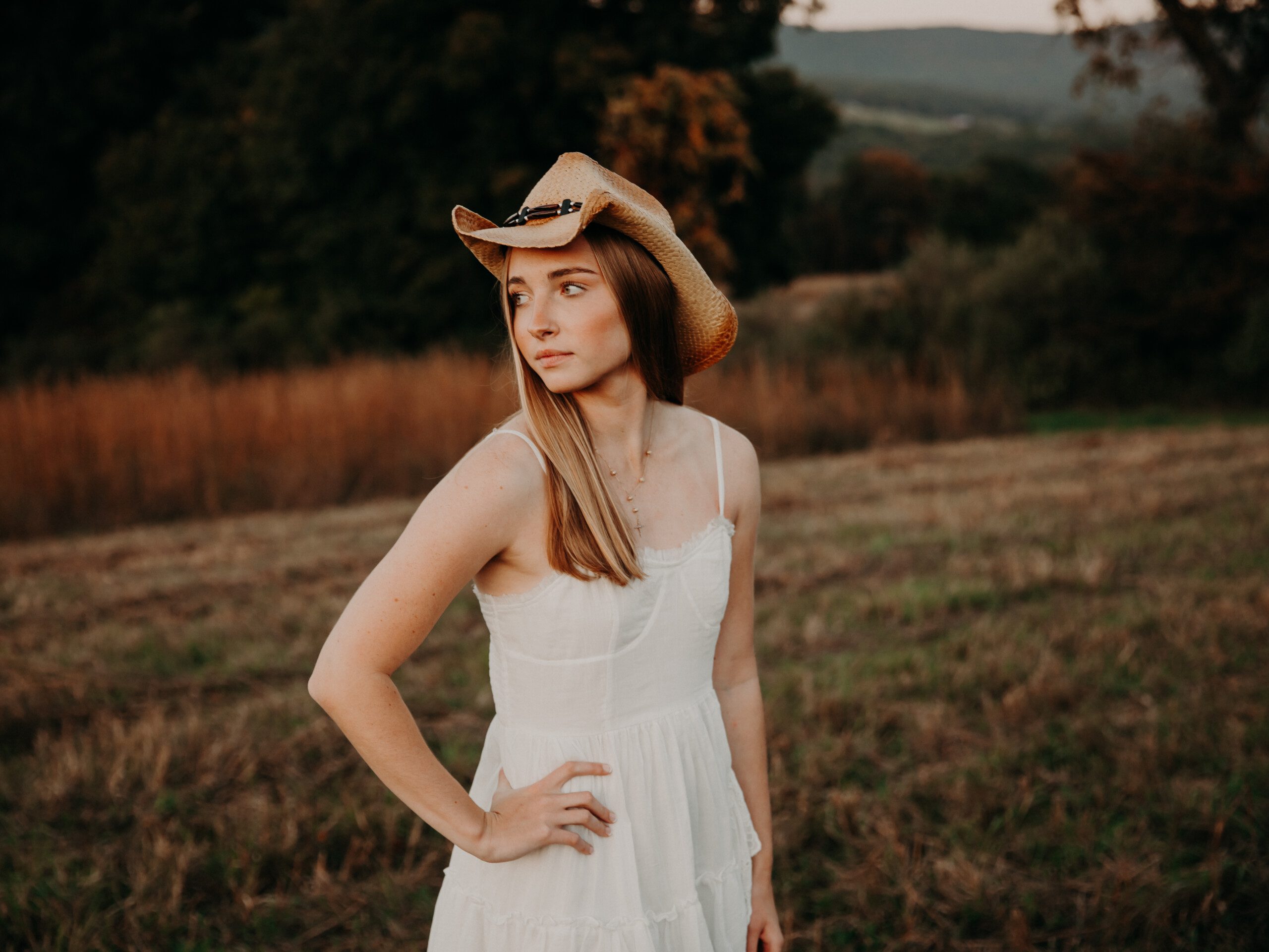 Bloomsburg Senior Photographer, senior photographer, benton senior photographer, bloomsburg photographer, senior girl in cowgirl hat, girl in a field