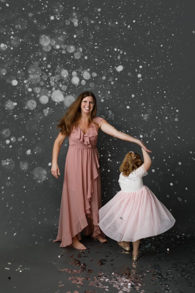 Bloomsburg, PA Glitter Mini Photo Sessions, Danville Glitter Mini Photo, Glitter Minis near me, girl dancing with mom in glitter